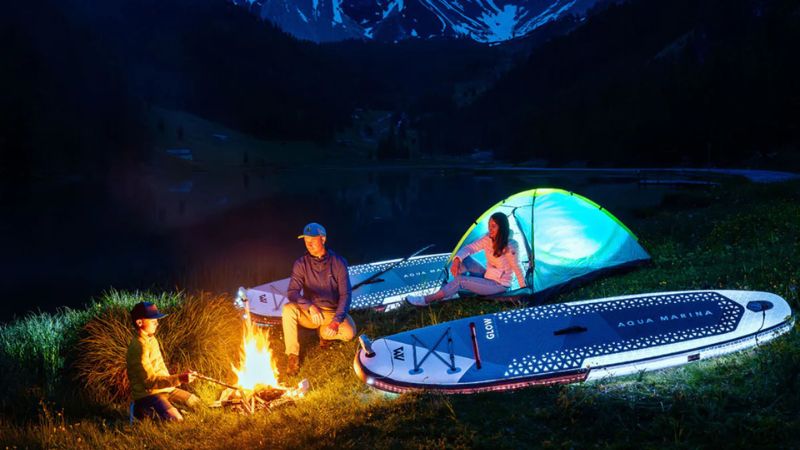 aqua marina glow paddleboard svitici na suchu